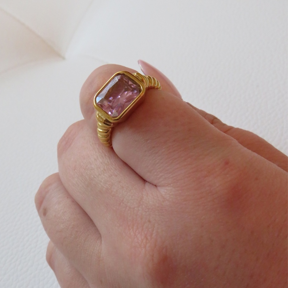 NEW 18K GOLD PLATED PINK CRYSTAL RING